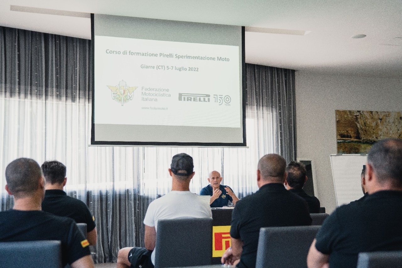 La FMI “laurea” i collaudatori moto Pirelli campioni in sicurezza